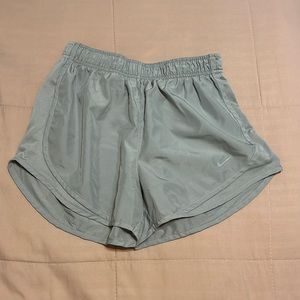 Nike Women’s Shorts Small Light Grey